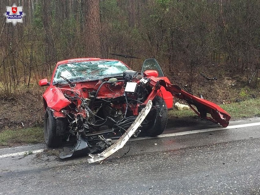 Wypadek w pow. biłgorajskim. Czołowe zderzenie busa z audi, jedna osoba została ranna