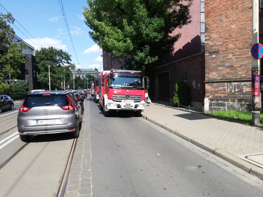 Tajemnicza przesyłka z proszkiem trafiła sądu. Na miejsce wezwano służby ratownicze [ZDJĘCIA]