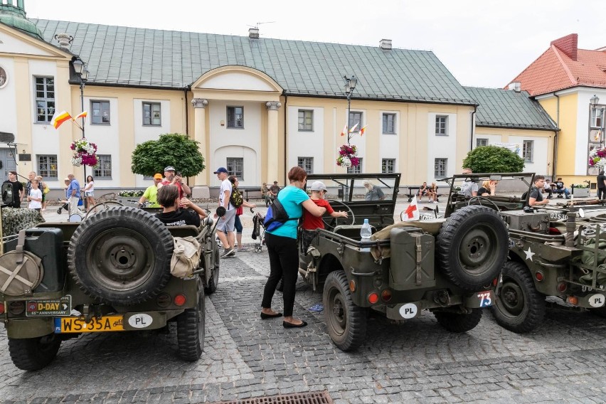 Pokaz sprzętu militarnego na Rynku Kościuszki