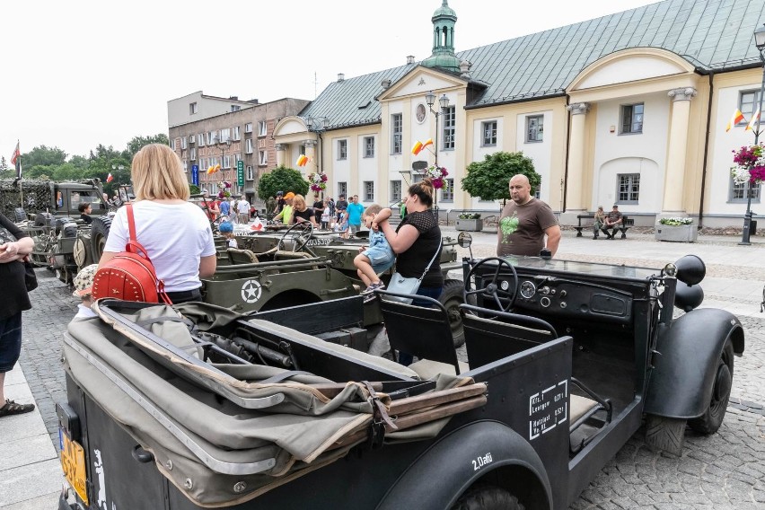 Pokaz sprzętu militarnego na Rynku Kościuszki