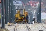 Dąbrowa Górnicza. Wiemy, kiedy wrócą tramwaje! Kończą układanie nowego torowiska, postawili ponad 250 nowych słupów trakcyjnych 
