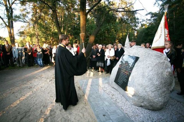 Kamień poświęcił ksiądz Tomasz Rubczewski, proboszcz parafii prawosławnej w Radomiu