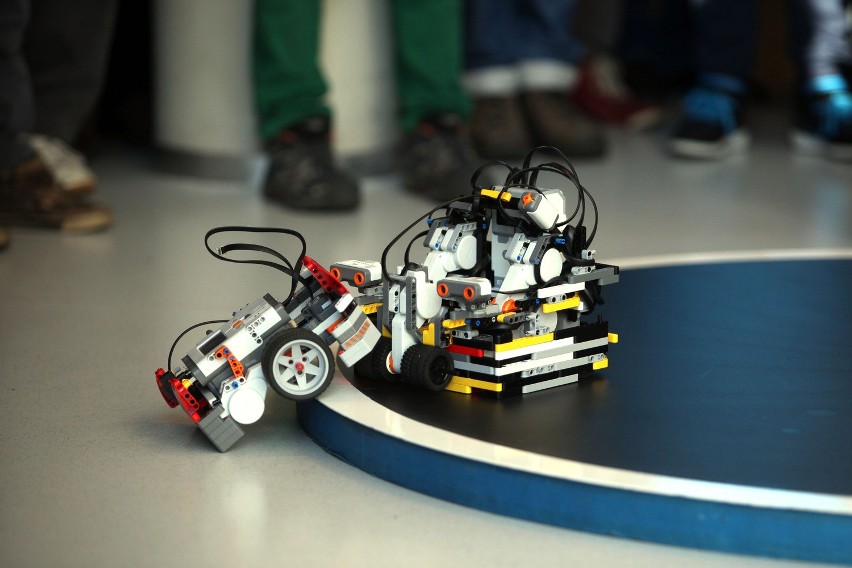 Starcie robotów na Festiwalu Robotyki ROBOCOMP 2014