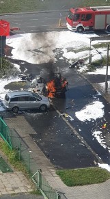 Wybuch samochodu w Warszawie. Zginęły dwie osoby, trzy zostały ranne [ZDJĘCIA, WIDEO]