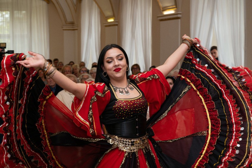 Obchody Międzynarodowego Dnia Romów odbyły się w Sali Białej...
