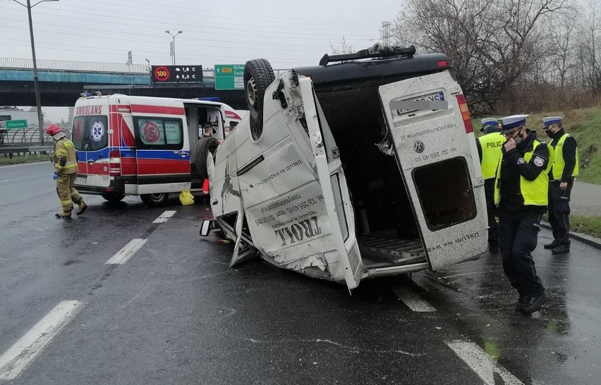 Wypadek na DTŚ w Katowicach. Jedna osoba jest ranna....