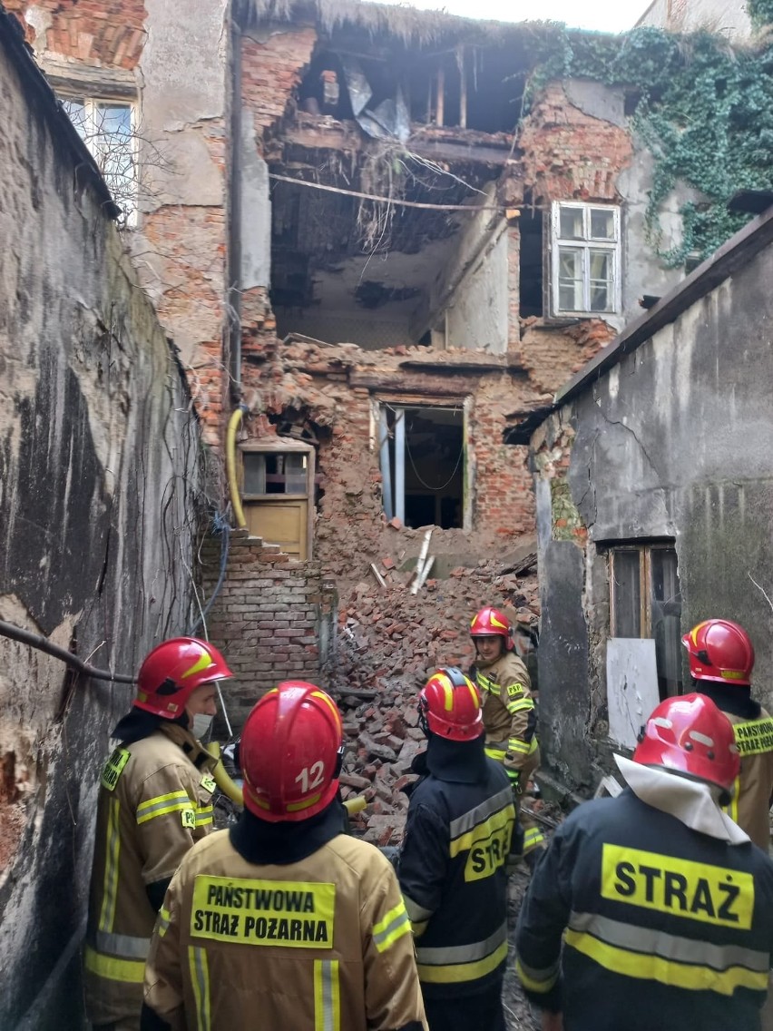 Kamienica runęła w centrum miasta. Trwa akcja ratunkowa.