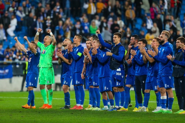 Lech Poznań w Wiedniu zmarnował szansę, aby zakwalifikować się już w czwartkowy wieczór do fazy pucharowej. Zremisował z Austrią 1:1, choć przez długie minuty miał całkowitą kontrolę nad słabo grającymi gospodarzami. Kolejorza na prowadzenie wyprowadził tuż po przerwie Mikael Ishak, ale w 70 min Rebocho popełnił fatalny błąd, który wykorzystał Can Celes. A, że Hapoel zremisował z Villarreal wszystko rozstrzygnie się w ostatniej kolejce. Tak oceniliśmy piłkarzy Lecha Poznań. Tak oceniliśmy piłkarzy Lecha Poznań ---->