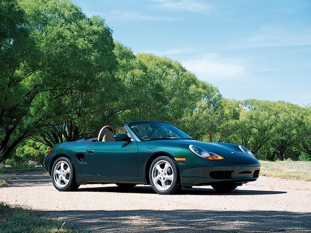 Porsche Boxster 986 to samochód, który sprawia kierowcy naprawdę sporo frajdy z jazdy / Fot. Porsche