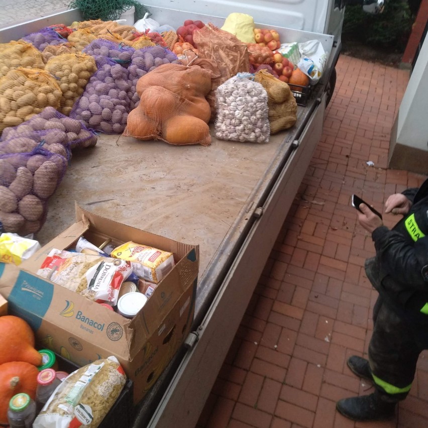 Podczas zbiórki żywności w gminie Iwanowice zgromadzono...