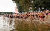 Aquathlon Kruszwica 2018. Pływali i biegali. Wygrał Marek Kowalczyk