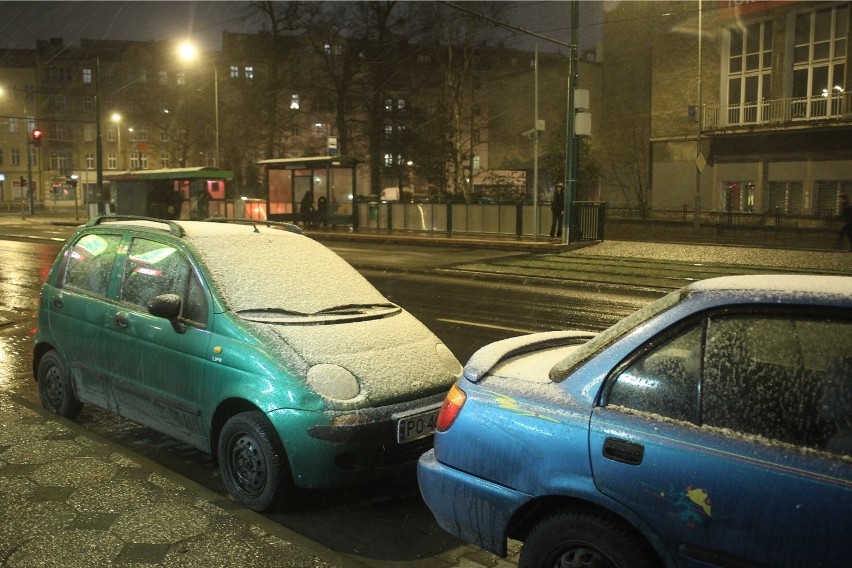 Śnieg i deszcz. Dla pieszych późna zima to najgorszy czas