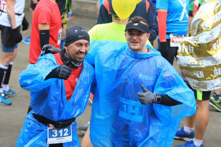 Po raz 35. odbył się Toruń Maraton. Start, meta i specjalne...