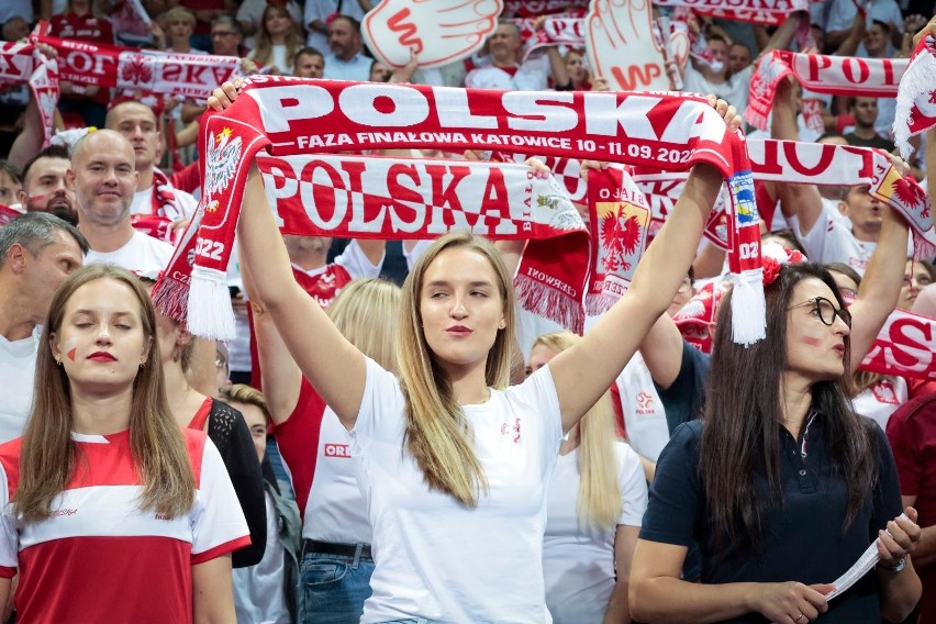 Radość siatkarzy i kibiców reprezentacji Polski po awansie...