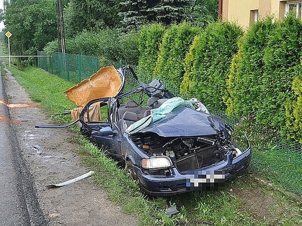 Z hondy, która jechali młodzi ludzie praktycznie nic nie zostało.