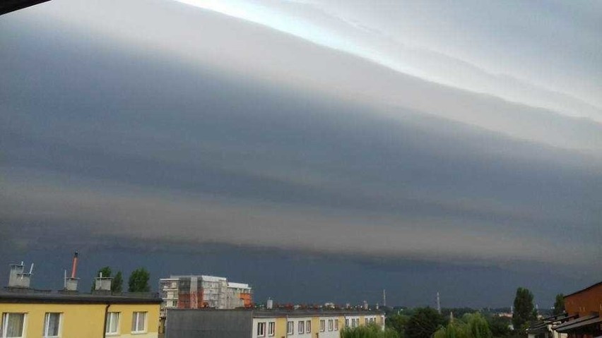 Burza w Białymstoku 10.08.2017. Pierwszy stopień zagrożenia (wideo, zdjęcia)