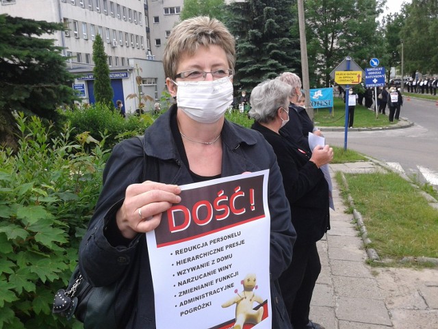 W olkuskim szpitalu sytuacja jest od dawna napięta. W czerwcu 2013 roku pielęgniarki zorganizowały strajk milczenia. Protestowały m.in. przeciwko niskim zarobkom i brakowi rozmów zarządu szpitala z załogą