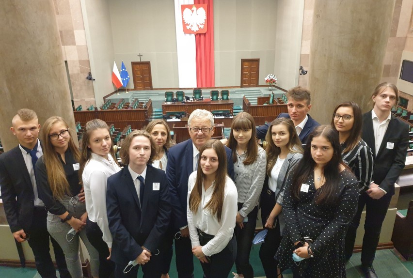 Uczniowie szkoły rolniczej w Cudzynowicach odwiedzili Warszawę. Byli między innymi w Sejmie oraz Pałacu Kultury i Nauki [ZDJĘCIA]