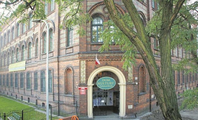 Siedziba podgórskiej placówki znajduje się przy ul. Sokolskiej