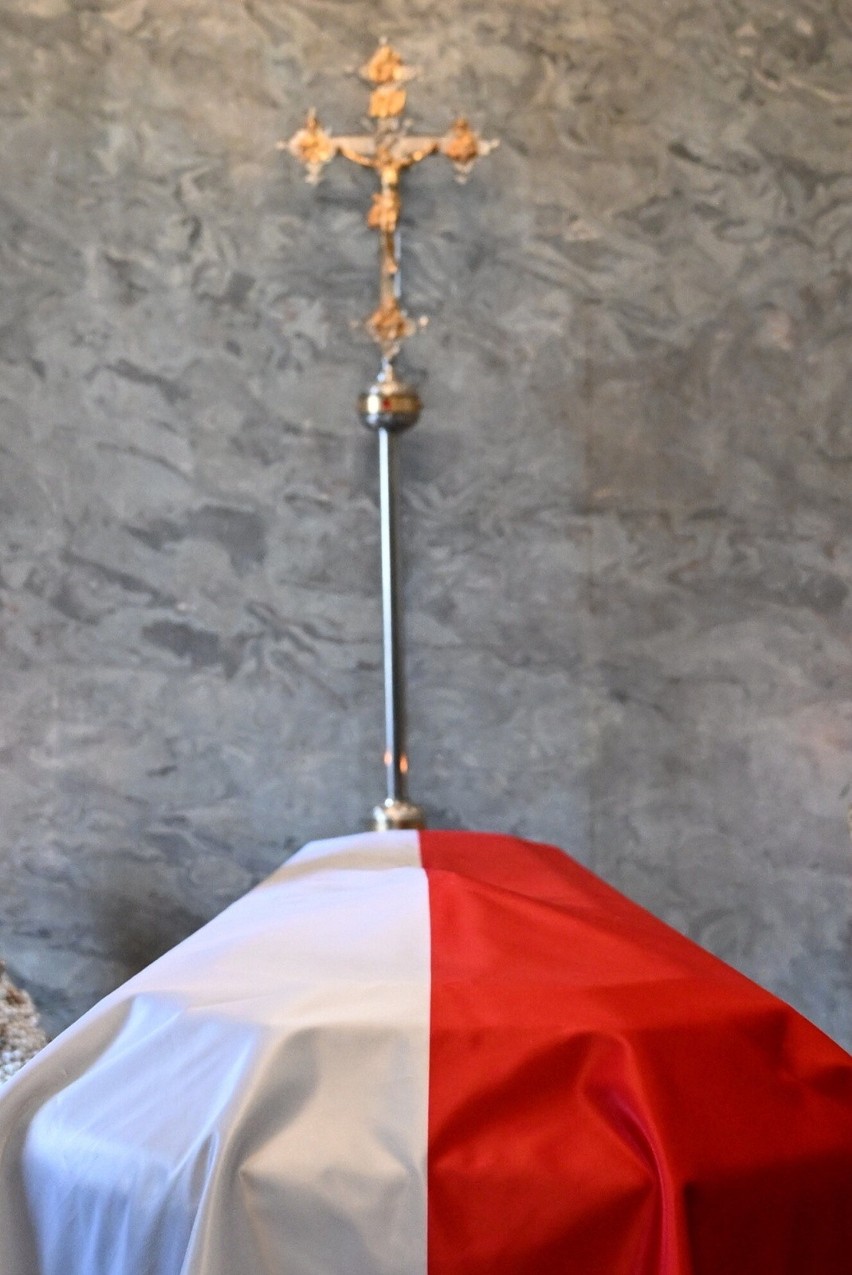 Trumna księcia ordynata Andrzeja Lubomirskiego wystawiona w kaplicy domowej Pałacu Lubomirskich w Przeworsku. W sobotę pogrzeb [ZDJĘCIA]