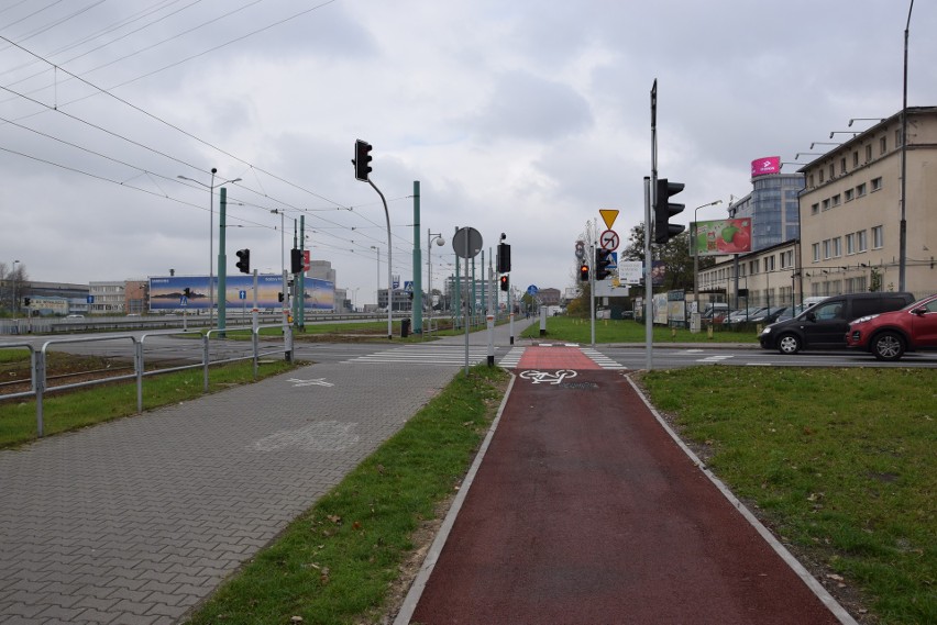Przejazdy rowerowe na skrzyżowaniu Chorzowskiej i...