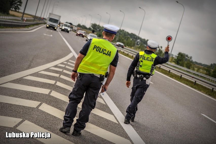 30-letnia, ciężarna kobieta, jechała drogą S3, mając 2,35...