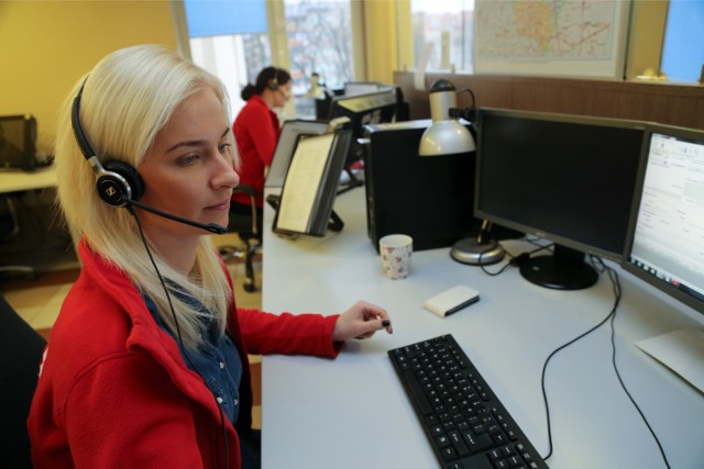 Niestety, ciągle większość odbieranych w CPR telefonów to zgłoszenia fałszywe. Każde takie połączenie zajmuje jednak czas, w którym można by pomóc komuś, kto tego naprawdę potrzebuje.