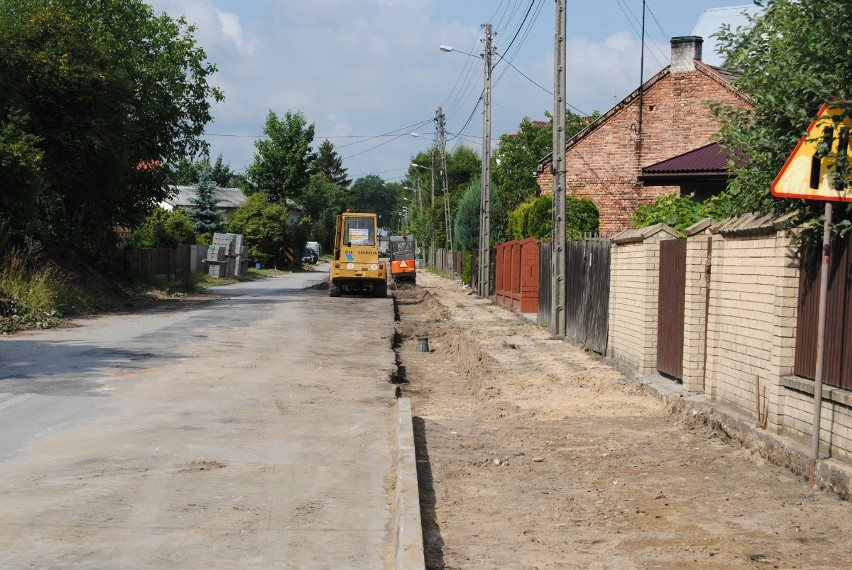 Ruszył remont ulic Koniecpolskiej i Głowackiego we Włoszczowie. Prace mają potrwać do 30 września (ZDJĘCIA)