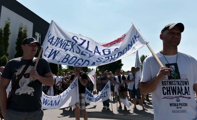 "Szlaga - największy szkodnik LW Bogdanka - z takimi hasłami na transparentach pikietowali w lipcu ubiegłego roku górnicy