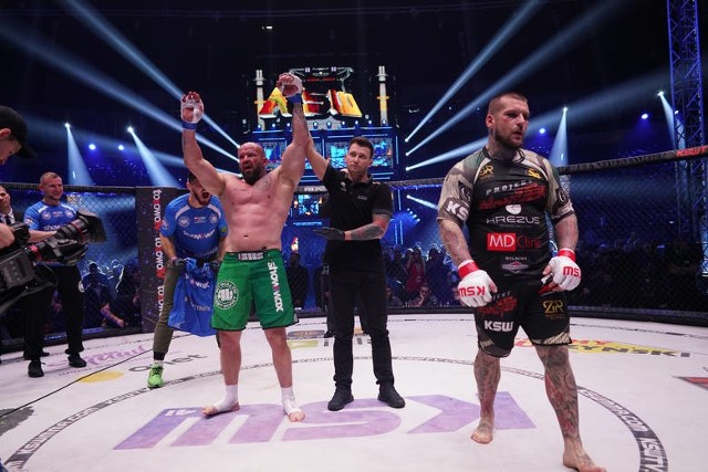 Popek vs. Oświeciński. CAŁA WALKA. Gala KSW 41: Popek - Oświeciński. Zobacz wideo z walki Popek vs. Oświeciński [FB, YOUTUBE]