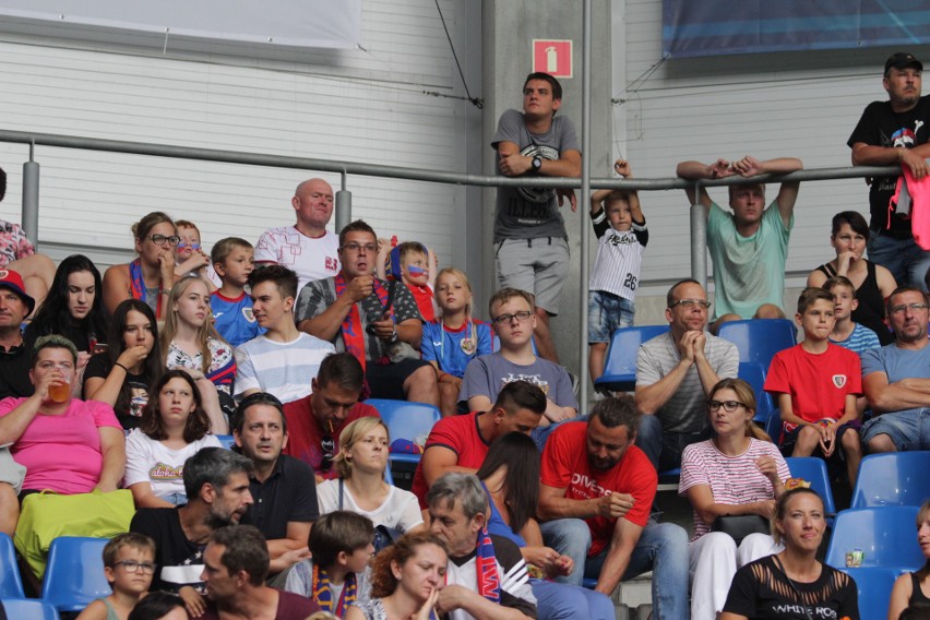 Piast Gliwice – Zagłębie Lubin 2:1. Przy Okrzei nadal kibicują bez „młyna” ZDJĘCIA KIBICÓW