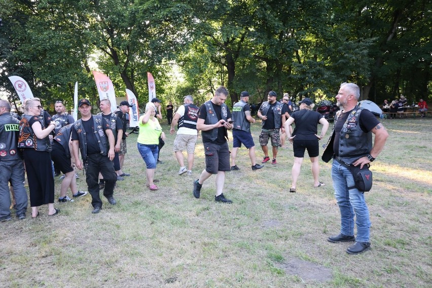 W Parku Dworskim w Ruszczy, koło Połańca odbyły się obchody 25-lecia Klubu Motocyklowego Rain Riders Połaniec. Zobacz zdjęcia