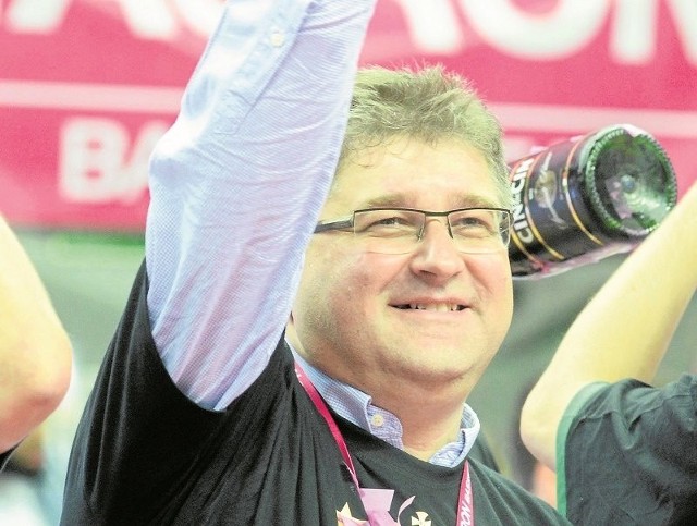 Janusz Jasiński jest z zielonogórską koszykówką od wielu lat. Był sponsorem, współzałożycielem Sportowej Spółki Akcyjnej,  teraz właścicielem.  W ostatnich latach zespół zdobył aż cztery medale.