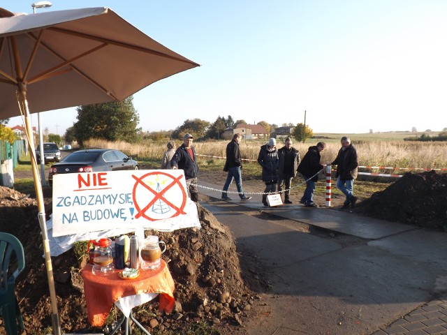 Protest i całodobowe dyżury przy wjeździe na osiedle zostały zawieszone