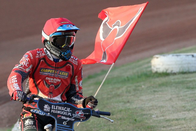 Żużlowcy Swindon Robins wygrali na wyjeździe z Wolverhampton Wolves 47:42, odrobili 4-punktową stratę z pierwszego meczu finałowego i zostali mistrzami brytyjskiej Premiership. Liderami Rudzików byli Jason Doyle, Nick Morris oraz Tobiasz Musielak, który w środowy wieczór zdobył 8 punktów w czterech startach. Zobacz zdjęcia nowych mistrzów Premiership >>>