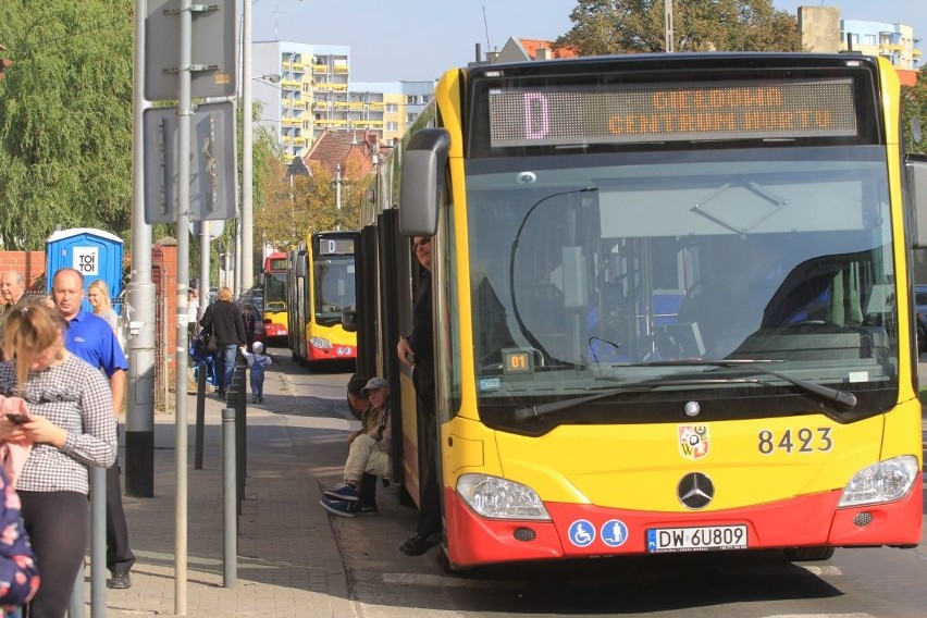 Pożar na Krzyckiej. Osiem zastępów straży w akcji, ewakuowano mieszkańców