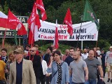 W Kielcach milczącym marszem upamiętniono 77. rocznicę zbrodni wołyńskiej [ZDJĘCIA, WIDEO]