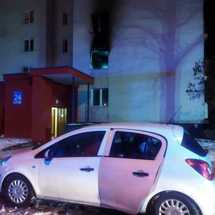 Tragiczny pożar mieszkania w bloku w Stalowej Woli. Zginął 64-letni mężczyzna
