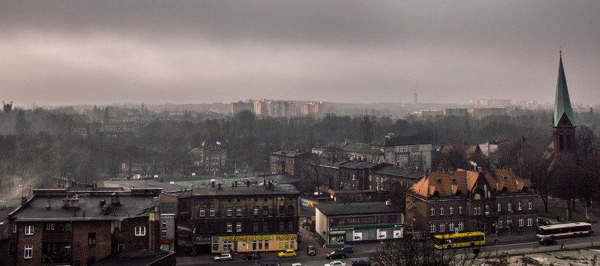 Panorama centrum Siemianowic Śląskich. Miasto spowite mgłą [ZDJĘCIA]