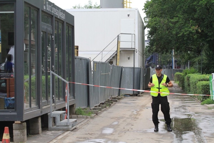 Bomba na Legnickiej. Ulica zamknięta, ewakuacja mieszkańców