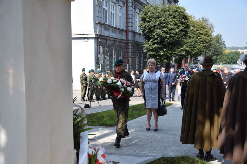 W Przemyślu odsłonili odnowiony pomnik marszałka Józefa Piłsudskiego [ZDJĘCIA]