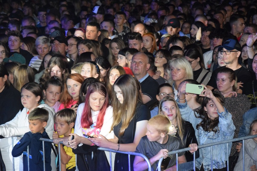 Tysiące fanów na koncercie Smolastego w Małogoszczu.