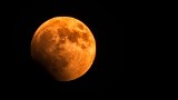 Truskawkowy Księżyc to ostatnia wiosenna pełnia Księżyca i półcieniowe zaćmienie 5.06.2020. Wyjątkowe zjawisko astronomiczne trzeba obejrzeć