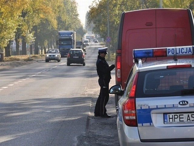 Policjanci zatrzymali dwóch kierowców samochodów i trzech rowerzystów