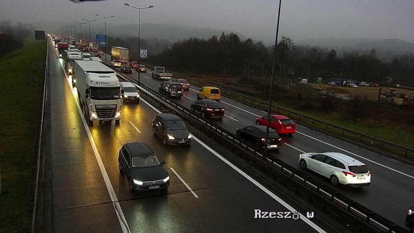 Obwodnica Krakowa stanęła dziś w wielkich korkach