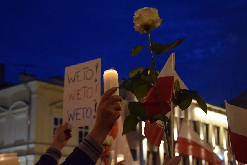 Kolejny "Łańcuch światła" w Lublinie. Protestowało około tysiąca osób [ZDJĘCIA]