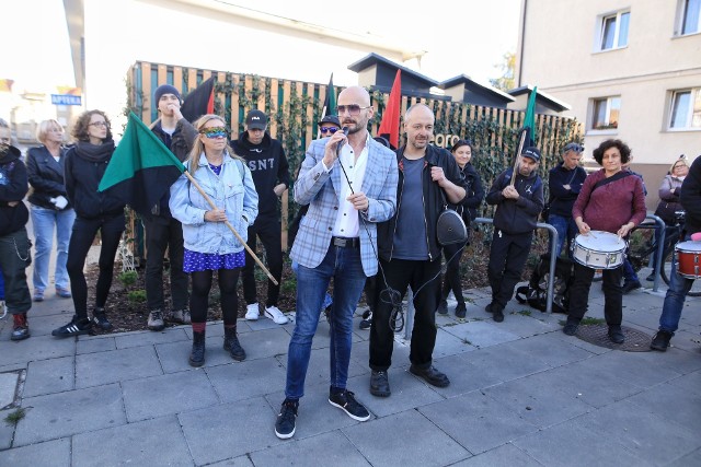 Mieszkańcy Jeżyc nie chcą w swojej okolicy budowy trzech wielokondygnacyjnych bloków. 6 października zorganizowali protest przy ul. Galla Anonima.Kolejne zdjęcie --->