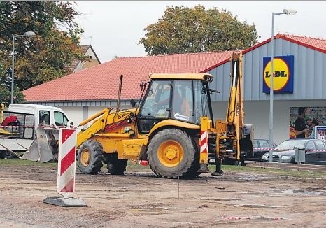 W poniedziałek w Drawsku Pomorskim rozpoczęto budowę drogi i parkingu przy Lidlu.