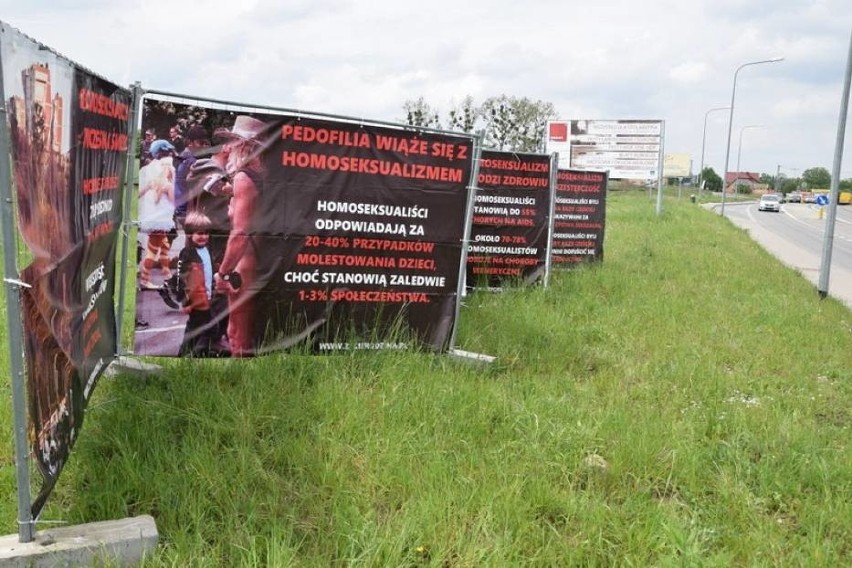 Kontrowersyjne banery w Chojnicach. Burmistrz składa zawiadomienie do prokuratury