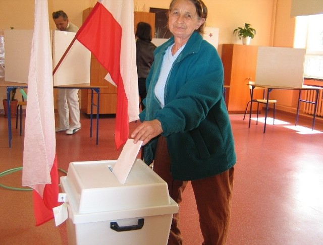 Maria Smętek nie opuściła jeszcze żadnych wyborów. Kiedy przed sześcioma laty głosowała w referendum, liczyła, że dzięki Unii poprawi się jej wnukom. - Korzyści z Unii nie widzę. Najgorzej nie jest, ale najlepiej też nie - stwierdziła dzisiaj.